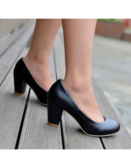 Daily Round Toe Chunky Heel Pumps